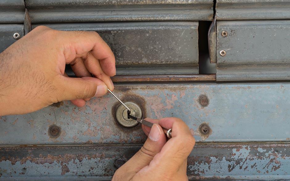 comment changer un barillet de porte Bièvres